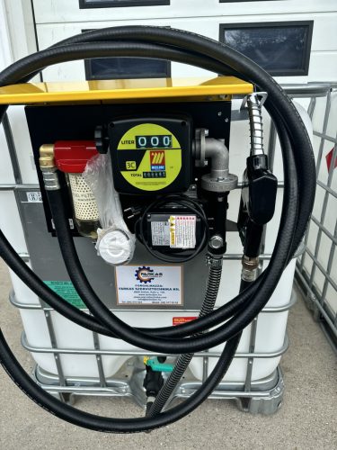 Használt 1000 l IBC tartály műanyag csappal ADR tanúsítvánnyal, ÚJ! MECLUBE gázolaj kimérő szett   230V 60 l/p szivattyú,  mech. óra, szűrőkészlet, 6 m tömlő, automata pisztoly, 