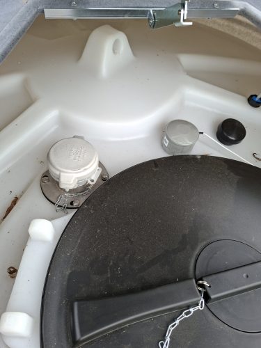 Dupla-falu-10000-literes-muanyag-gazolajkut-kimeroszekrennyel