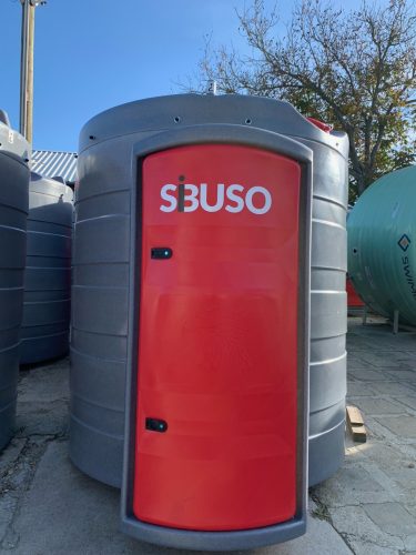 SIBUSO NVC 5000 literes műanyag duplafalú gázolaj tartály FELSŐ töltéssel, 230V 80 l/p teljesítményű szivattyú, FMT digitális mérőóra, 30 mikronos víz- és szennyleválasztó szűrőkészlet, 6 m nyomótömlő, automata pisztoly