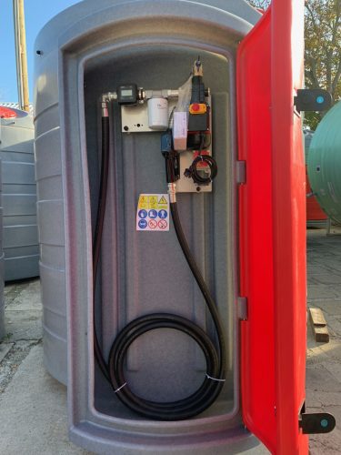 SIBUSO NVC 5000 literes műanyag duplafalú gázolaj tartály FELSŐ töltéssel, 230V 80 l/p teljesítményű szivattyú, FMT digitális mérőóra, 30 mikronos víz- és szennyleválasztó szűrőkészlet, 6 m nyomótömlő, automata pisztoly