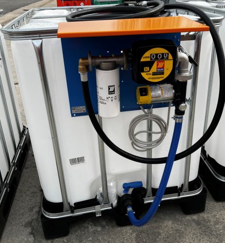 600 literes IBC tartály, fémcsap, ADR, MECLUBE gázolaj kimérő szett, 12V 45 l/perc, szivattyú, mechanikus mérőóra, 6m tömlő, automata pisztoly, szűrőkészlet