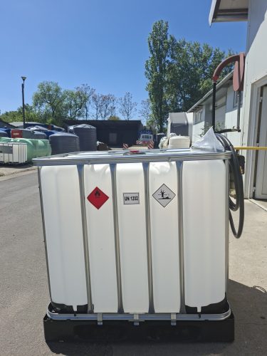 1000 literes IBC tartály fém csap, MECLUBE 12V 45 l/p GÁZOLAJ kimérő szett, mechanikus mérőóra, 6 m nyomótömlő, automata pisztoly, ADR tanúsítvány