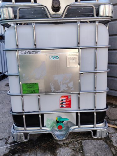 HASZNÁLT RECO UN 1000 literes, ADR-ES műanyag IBC tartály fix műanyag csappal, DN150-es fedéllel. ADR kb. fél évesek.