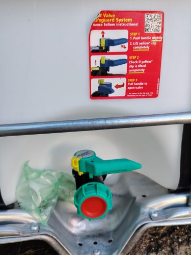 HASZNÁLT RECO UN 1000 literes, ADR-ES műanyag IBC tartály fix műanyag csappal, DN150-es fedéllel. ADR kb. fél évesek.