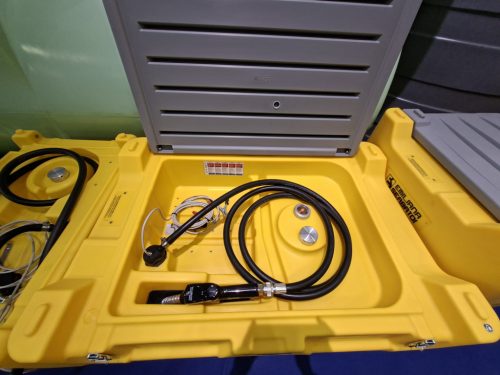 CARRYTANK 330 literes PICKUP GÁZOLAJ tartály,12V 15 l/perc merülőszivattyú, szintjelző, 4 m tömlő, aut.pisztoly, fedél