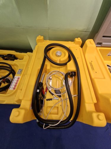 CARRYTANK 220 literes GÁZOLAJ tartály,12V, 15 l/perc merülőszivattyú, szintjelző, 4m tömlő, automata pisztoly, fedél nélkül