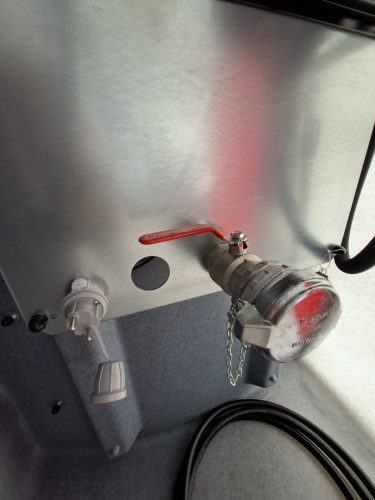 Dupla falú 10000 l FUDPS gázolajtartály front/levezetett töltéssel, 230V 70 l/p szivattyú, mechanikus mérőóra, 10 µ víz- és szennylev. szűrőkészlet, úszós szintjelző, 10 m nyomótömlő, automata pisztoly