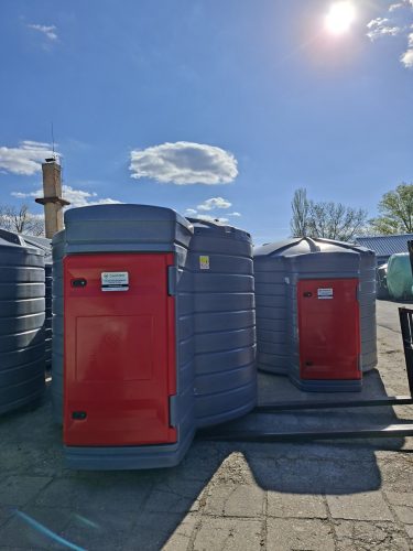 Duplafalú 7500 l FUDPS gázolaj tartály FRONT/LEVEZETETT töltéssel, 230V 70 l/p szivattyú, mechanikus mérőóra, 10 µ szűrőkészlet, tömlődob 10 m nyomótömlővel, automata pisztoly, rádiós szintjelző