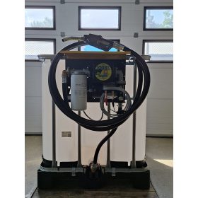   1000 literes IBC tartály, WALLMEC 12V 85 l/p kimérő szett, mechanikus mérőóra, szűrő, 6 m nyomótömlő, automata pisztoly, ADR tanúsítvány