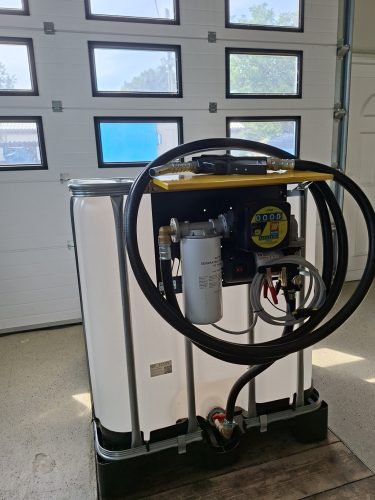 1000 literes IBC tartály, WALLMEC 12V 85 l/p kimérő szett, mechanikus mérőóra, szűrő, 6 m nyomótömlő, automata pisztoly, ADR tanúsítvány
