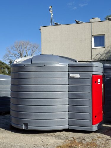 Duplafalú 7500 l FUDPS gázolaj tartály FRONT/LEVEZETETT töltéssel, 230V 70 l/p szivattyú, mechanikus mérőóra, 10 µ szűrőkészlet, 6 m nyomótömlő, automata pisztoly, rádiós szintjelző