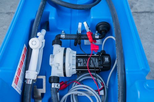 CARRYTANK 220 literes ADBLUE tartály, 230V 50 l/p szivattyú,2 m áramvezeték, K24 digitális méőóra, 4 m nyomótömlő,  automata pisztoly