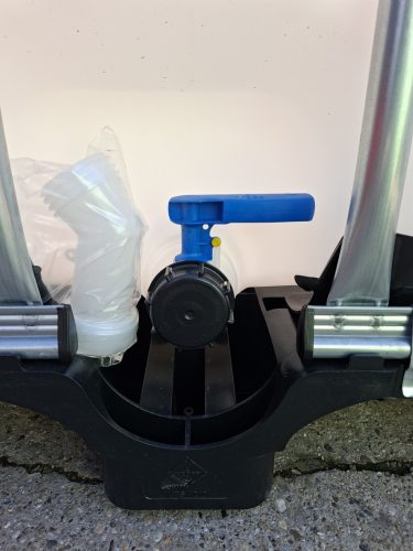 1000-Literes-IBC-tartaly-muanyag-csappal