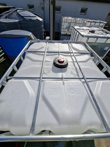 1000-Literes-IBC-tartaly-muanyag-csappal