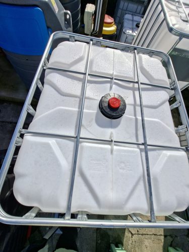 1000-Literes-IBC-tartaly-muanyag-csappal