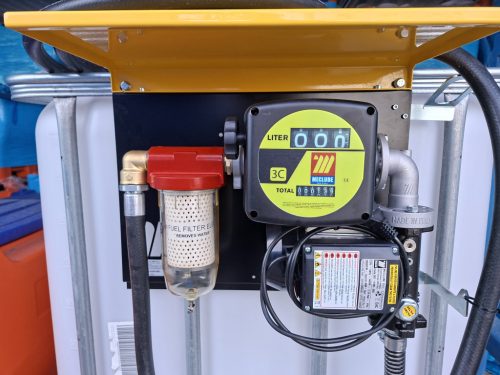 1000 Literes IBC tartály fém csappal ADR tan.,MECLUBE go kimérő szett 230V 60 l/p szivattyú, mech. mérőóra, 6m tömlő, aut.piszt.