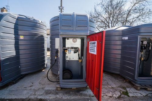 10000-literes-muanyag-gazolajtartaly-FTS-tankoloautomataval-kimeroszekrennyel