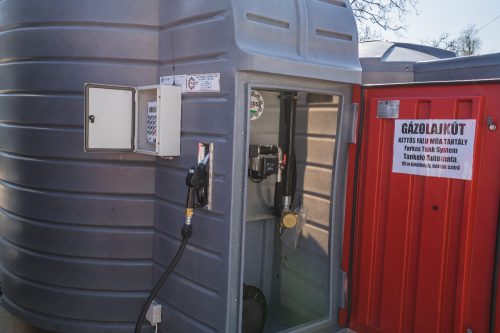 10000-literes-muanyag-gazolajtartaly-FTS-tankoloautomataval-kimeroszekrennyel