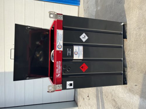 TANKUBE 960 literes ADR-es fém IBC tartály gázolaj szállítására. Vízálló, ívhegesztéssel készült, homokfúvásos, porfestéses